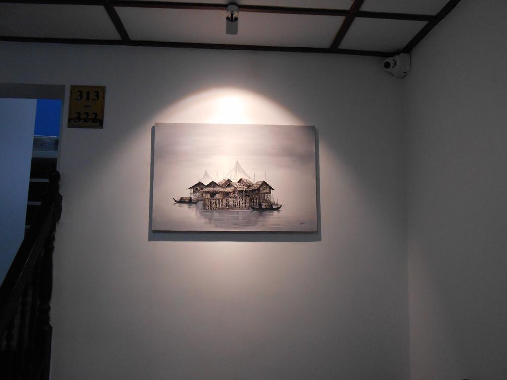 Four Rivers Youth Hostel Янгон Номер фото