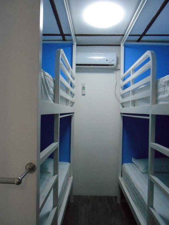 Four Rivers Youth Hostel Янгон Номер фото