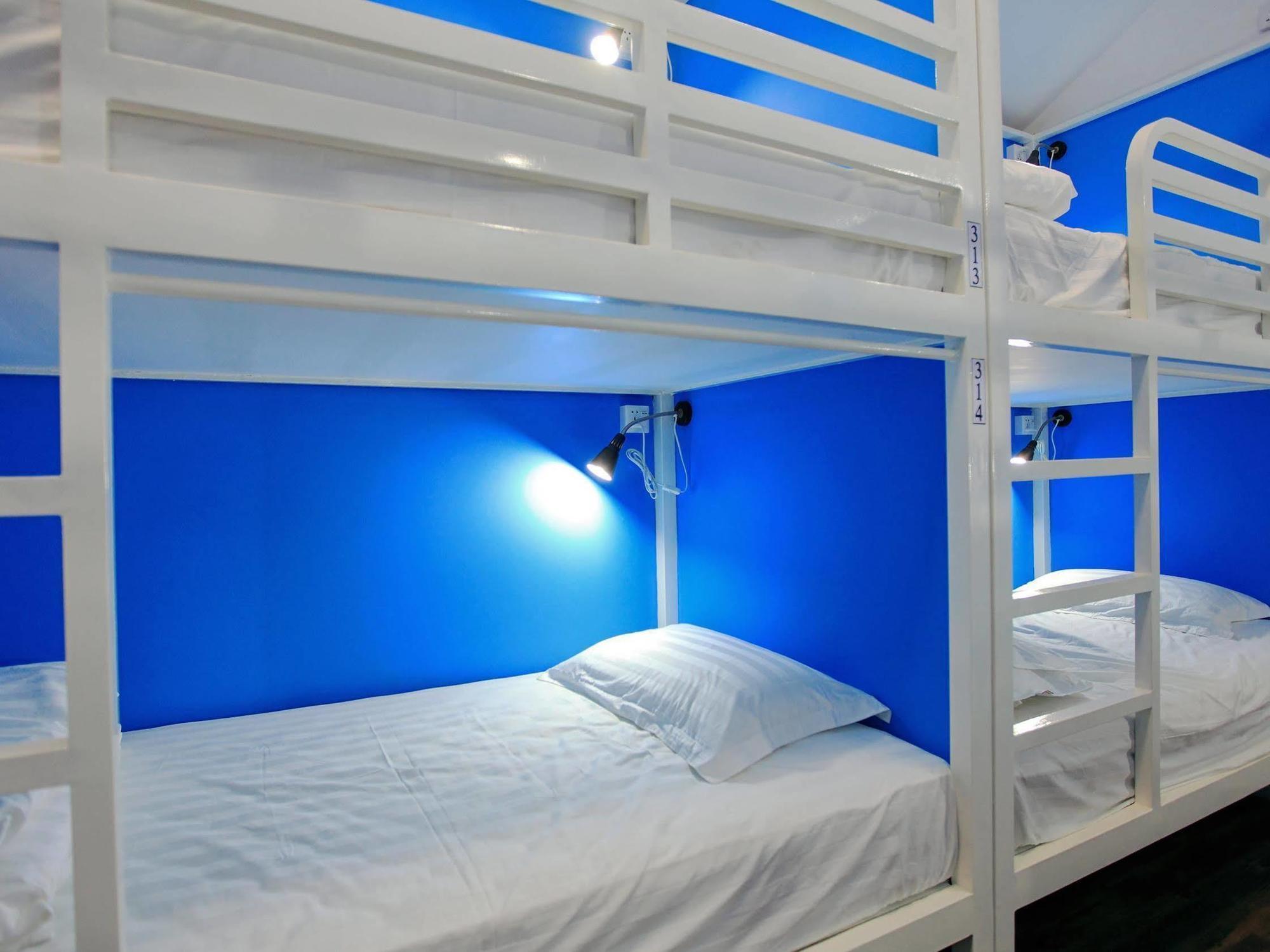 Four Rivers Youth Hostel Янгон Экстерьер фото