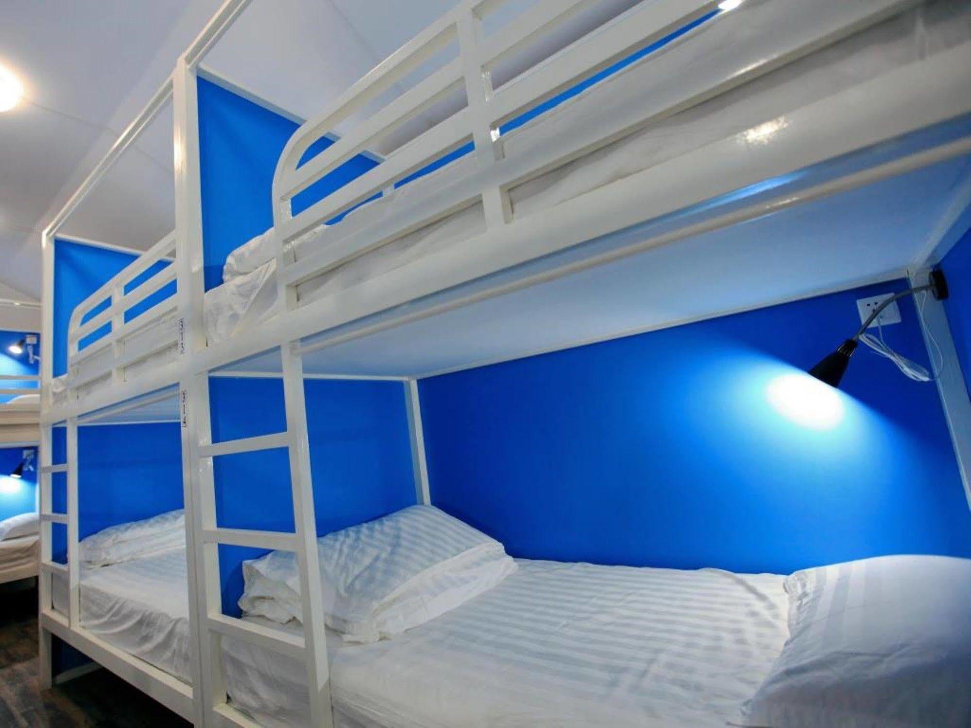 Four Rivers Youth Hostel Янгон Экстерьер фото